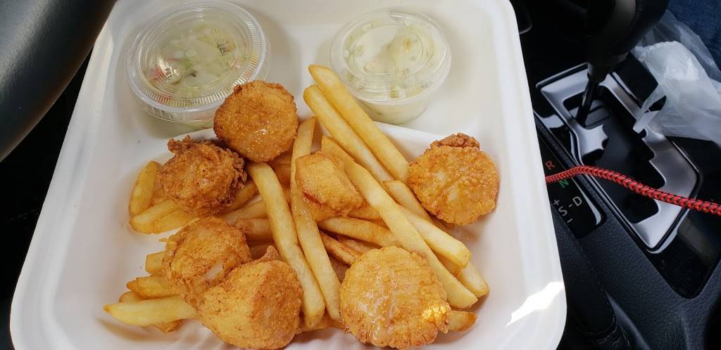 Seafood Hut | restaurant | 2 S Main St, Acushnet, MA 02743, USA | 5089939355 OR +1 508-993-9355