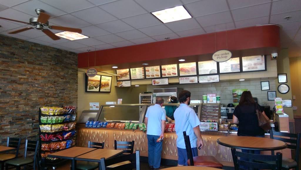 Subway | restaurant | Target Plaza, 2091 Madera Rd Suite B, Simi Valley, CA 93065, USA | 8059559232 OR +1 805-955-9232