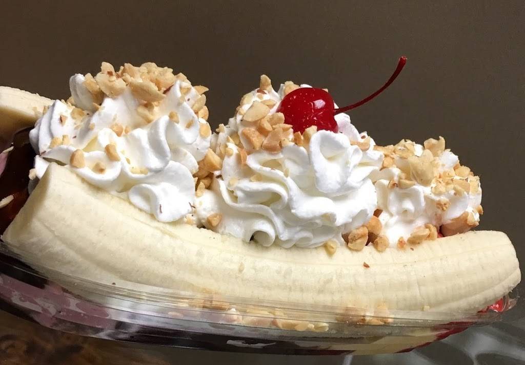 Belles Ice Cream Bar | bakery | 31 Fort Thompson Ave, LaBelle, FL 33935, USA | 2394710462 OR +1 239-471-0462