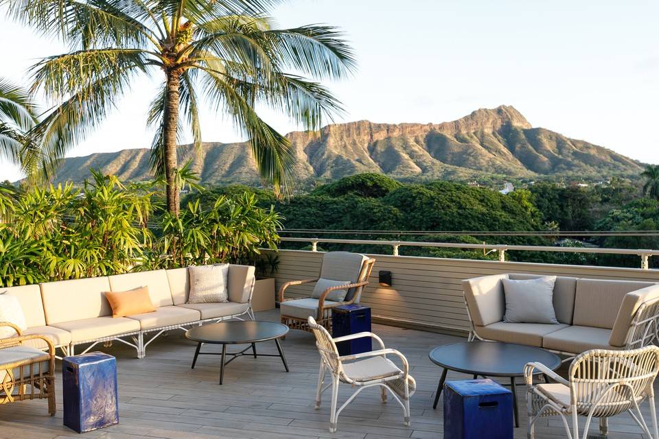 Deck. | restaurant | 150 Kapahulu Ave, Honolulu, HI 96815, USA | 8089314488 OR +1 808-931-4488