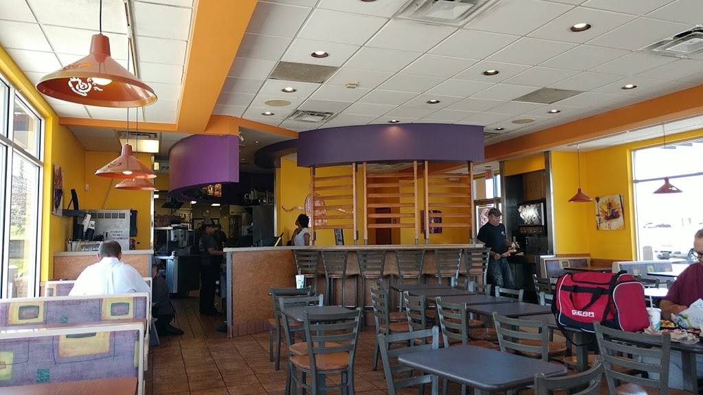 Taco Bell | meal takeaway | 101 SE 29th St, Topeka, KS 66605, USA | 7852673239 OR +1 785-267-3239