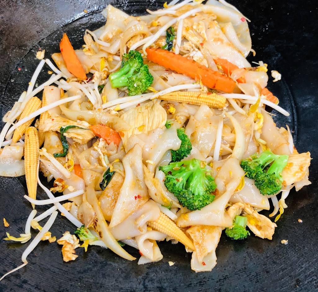 Kp Thai Street Food & Bubble Tea | restaurant | 4825 Robinhood Dr, Willoughby, OH 44094, USA | 4405278865 OR +1 440-527-8865