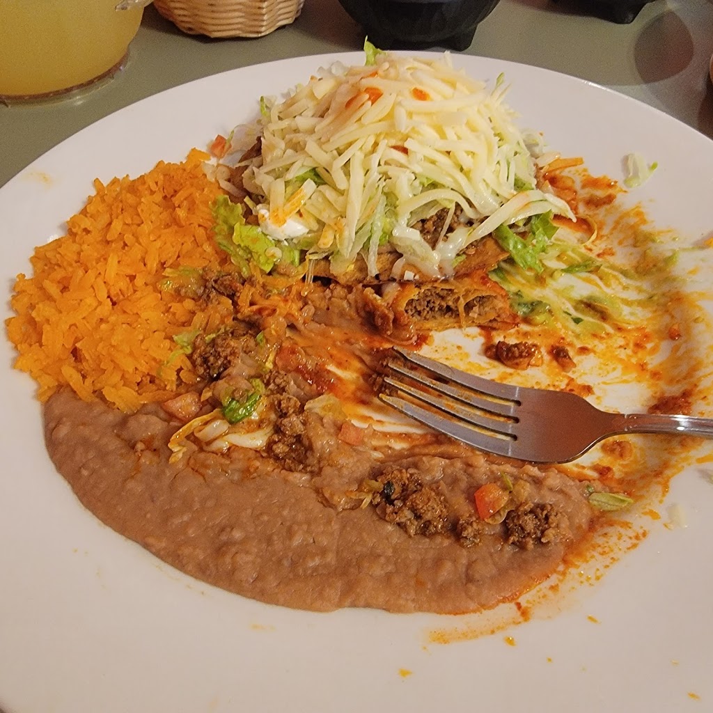 Dos Banderas Restaurant | restaurant | S72W16373 Janesville Rd, Muskego, WI 53150, USA | 4144332664 OR +1 414-433-2664