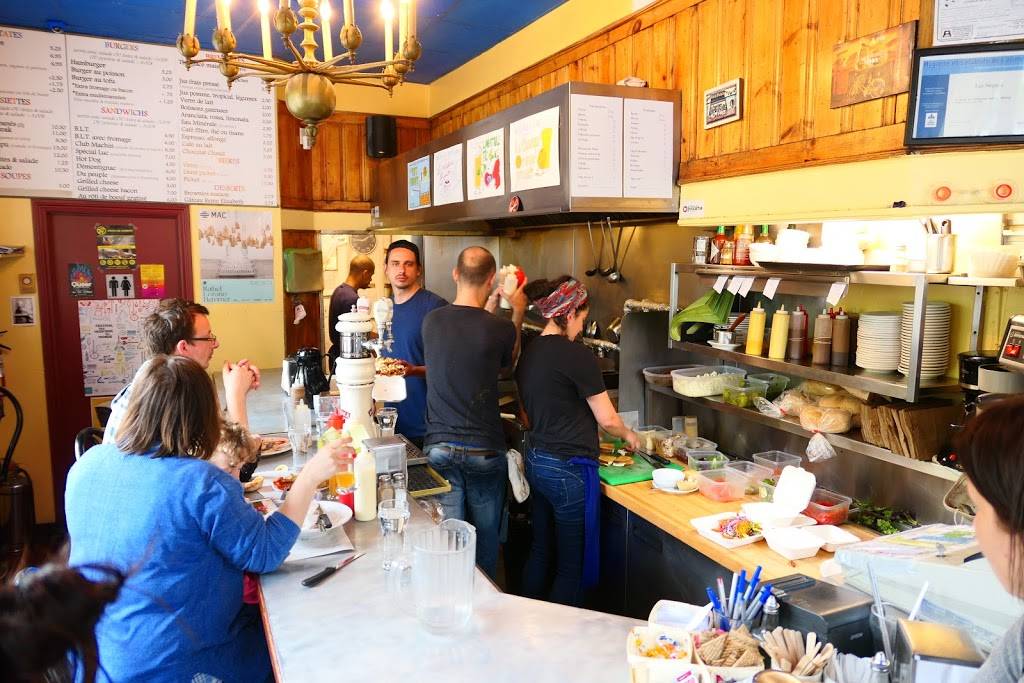 Patati Patata Friterie de Luxe | restaurant | 4177 Boul St-Laurent, Montréal, QC H2W 1Y7, Canada | 5148440216 OR +1 514-844-0216