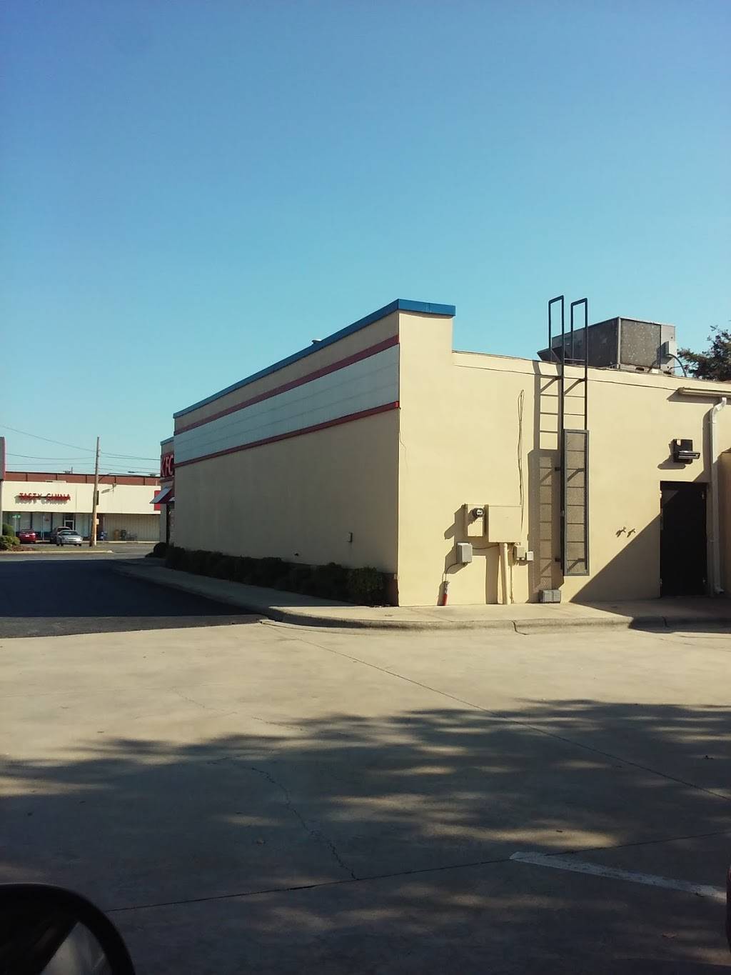 KFC | restaurant | 600 S Main St, Lexington, NC 27292, USA | 3362482666 OR +1 336-248-2666