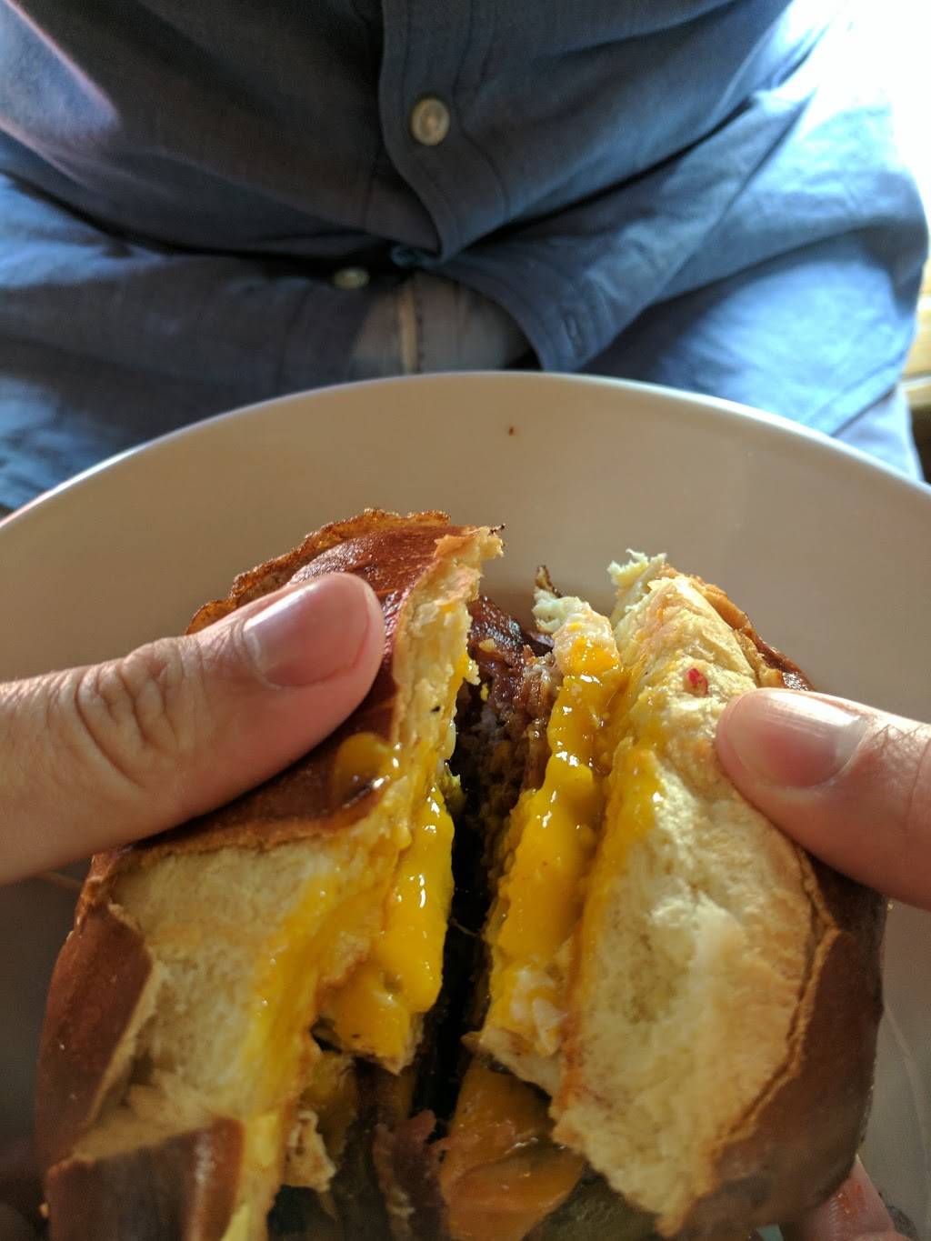 F. OMahonys | restaurant | 3701 N Broadway, Chicago, IL 60613, USA | 7735490226 OR +1 773-549-0226