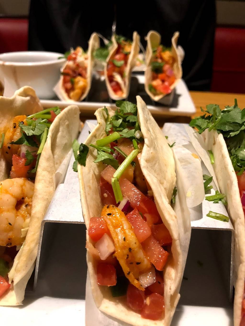 Chilis Grill & Bar | meal takeaway | 131 River Rd, Andover, MA 01810, USA | 9786865075 OR +1 978-686-5075