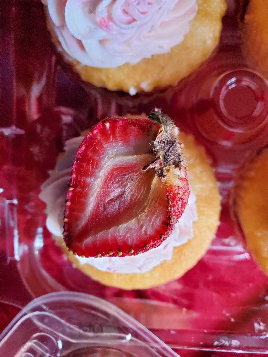 Bougie Berries Dessert Boutique | restaurant | 7157 W Burleigh St, Milwaukee, WI 53210, USA | 6624268443 OR +1 662-426-8443