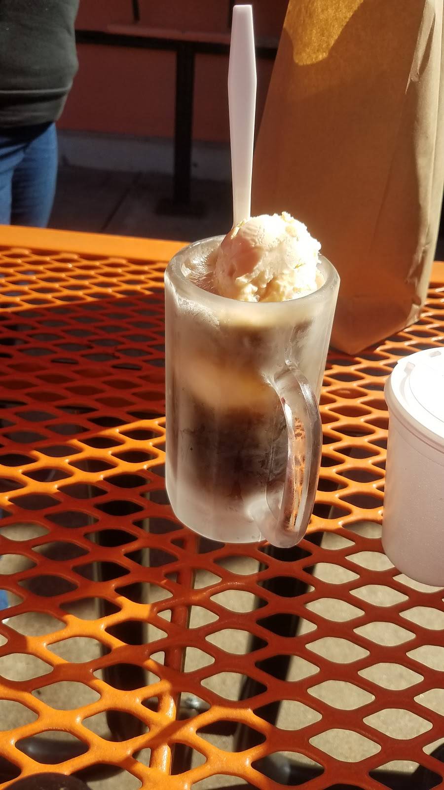 Webers Superior Root Beer Drive-in | restaurant | 3817 S Peoria Ave, Tulsa, OK 74105, USA | 9187421082 OR +1 918-742-1082