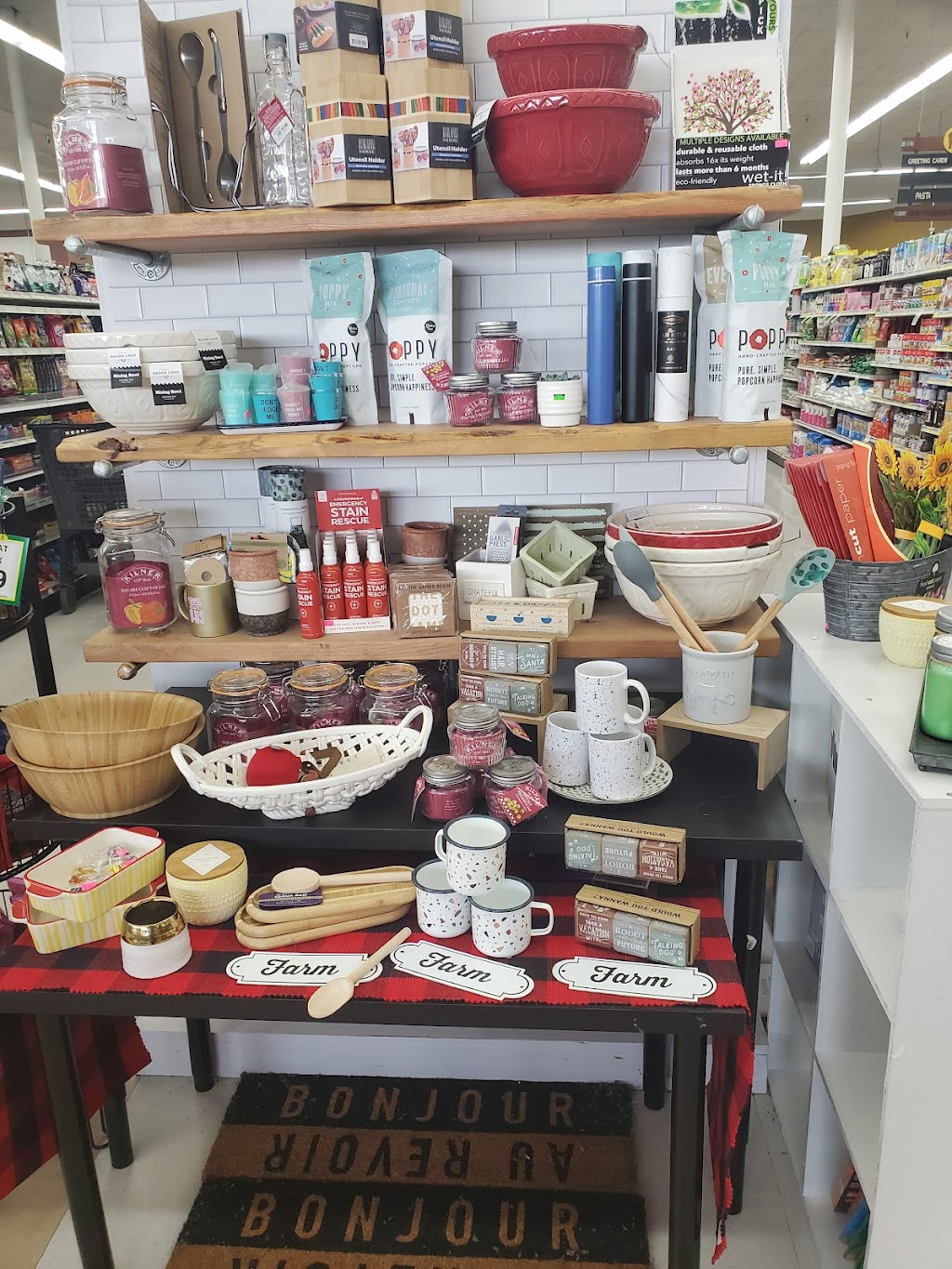 Akins Fresh Market | bakery | 106 F St SW, Quincy, WA 98848, USA | 5097874421 OR +1 509-787-4421