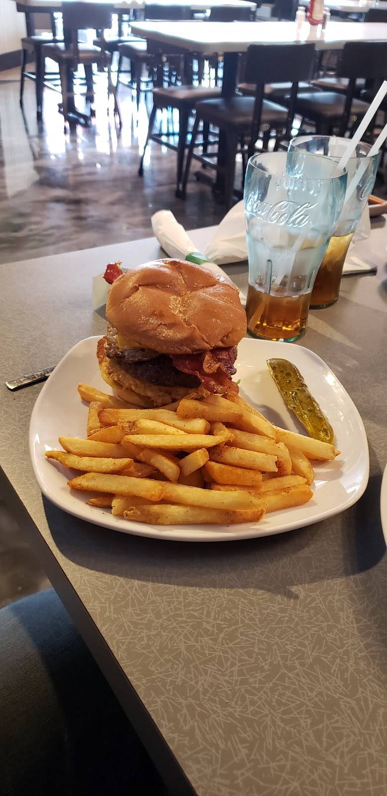 Locos Grill & Pub | restaurant | 3105 E Silver Springs Blvd, Ocala, FL 34470, USA | 3524215769 OR +1 352-421-5769