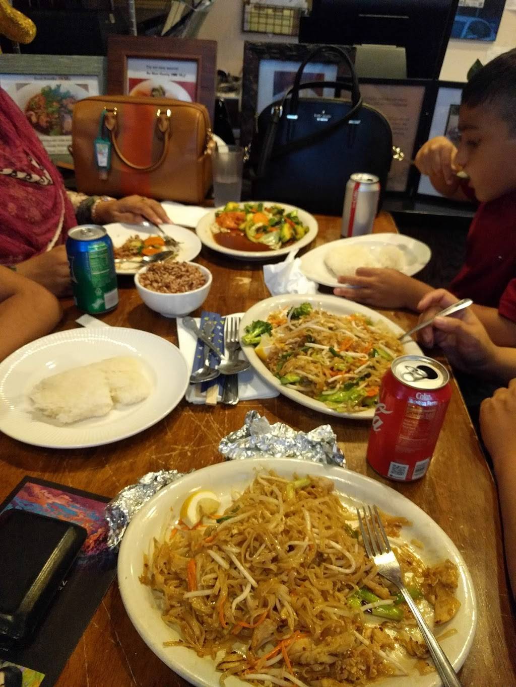 Rice N Spice Thai Cuisine | meal takeaway | 1101 106th Ave NE #14, Bellevue, WA 98004, USA | 4256359474 OR +1 425-635-9474