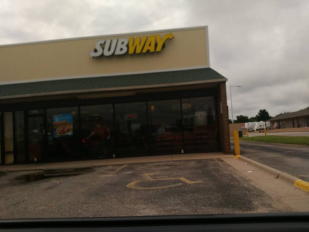 Subway | meal takeaway | 615 E 47th St S, Wichita, KS 67216, USA | 3165222782 OR +1 316-522-2782