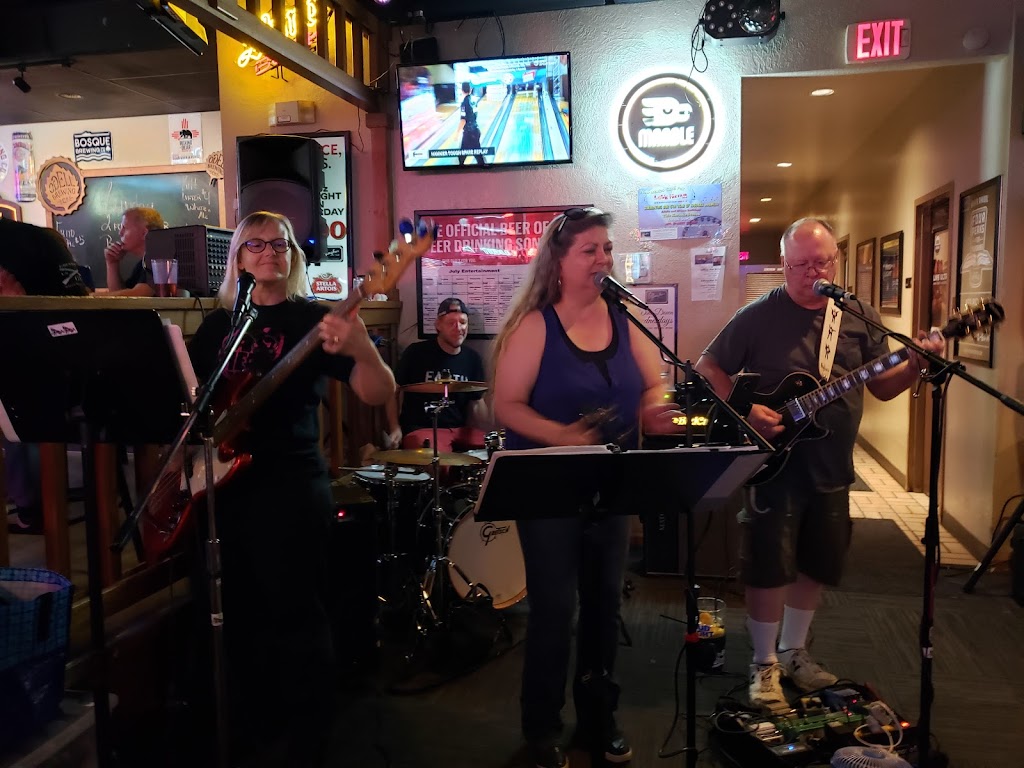 Effingbar and Grill | restaurant | 5300 Sequoia Rd NW, Albuquerque, NM 87120, USA | 5058333765 OR +1 505-833-3765