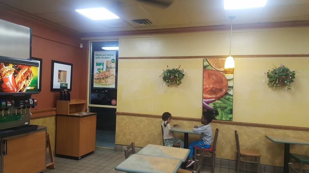 Subway | restaurant | 1301 E Houston Ave, Visalia, CA 93292, USA | 5597388080 OR +1 559-738-8080