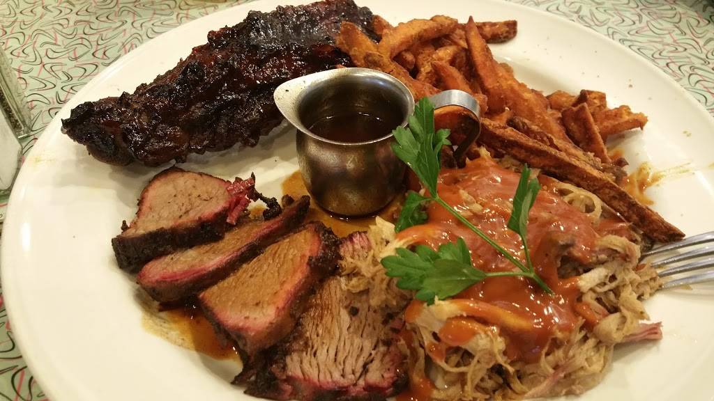 Lucilles Smokehouse Bar-B-Que | restaurant | Sunvalley Shopping Center, 486 Sun Valley Mall, Concord, CA 94520, USA | 9256777427 OR +1 925-677-7427