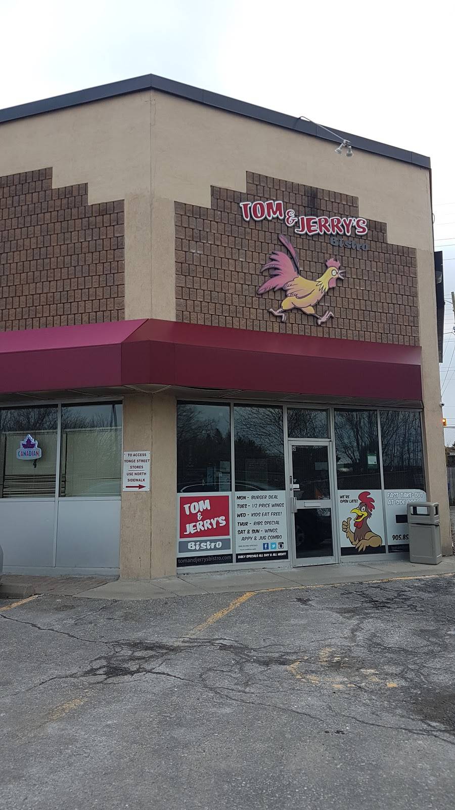 Tom & Jerrys Bistro | restaurant | 17335 Yonge St, Newmarket, ON L3Y 8Z2, Canada | 9058532345 OR +1 905-853-2345