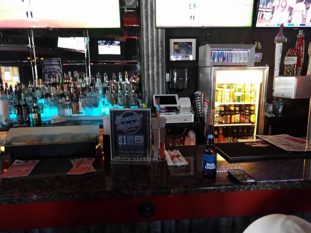Play Sports Bar | restaurant | 2 Sneden Ave, Staten Island, NY 10312, USA | 7189843700 OR +1 718-984-3700