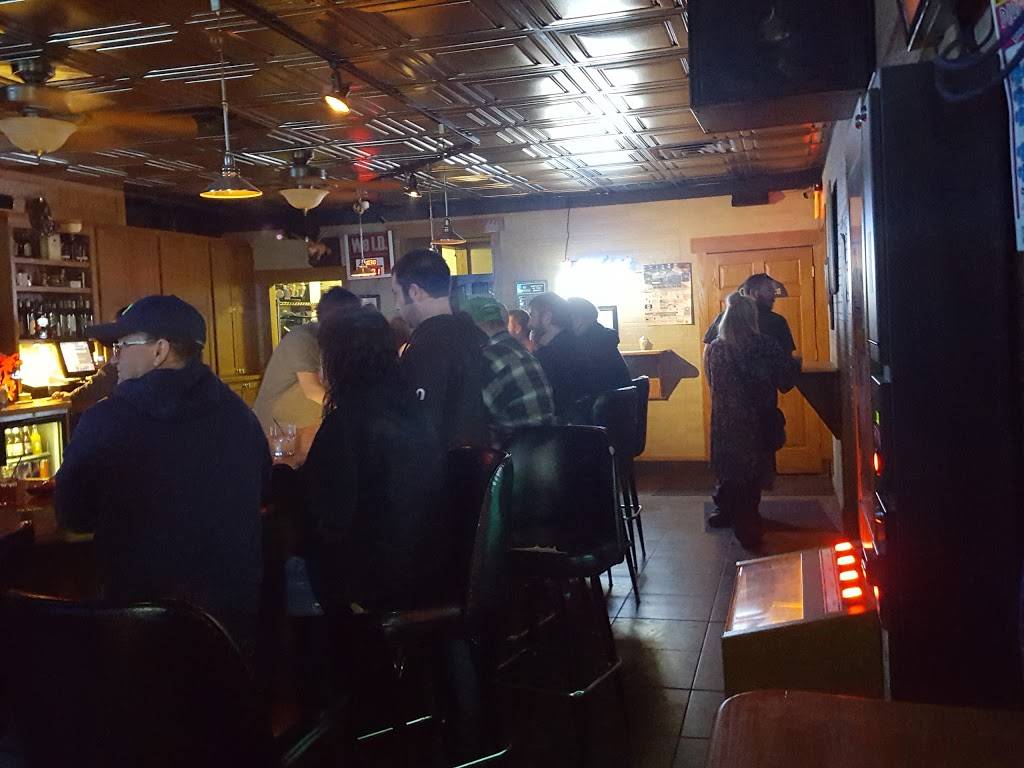 Pendletons Pub and Pizza King | restaurant | 101 N High St, West Lebanon, IN 47991, USA | 7658934444 OR +1 765-893-4444