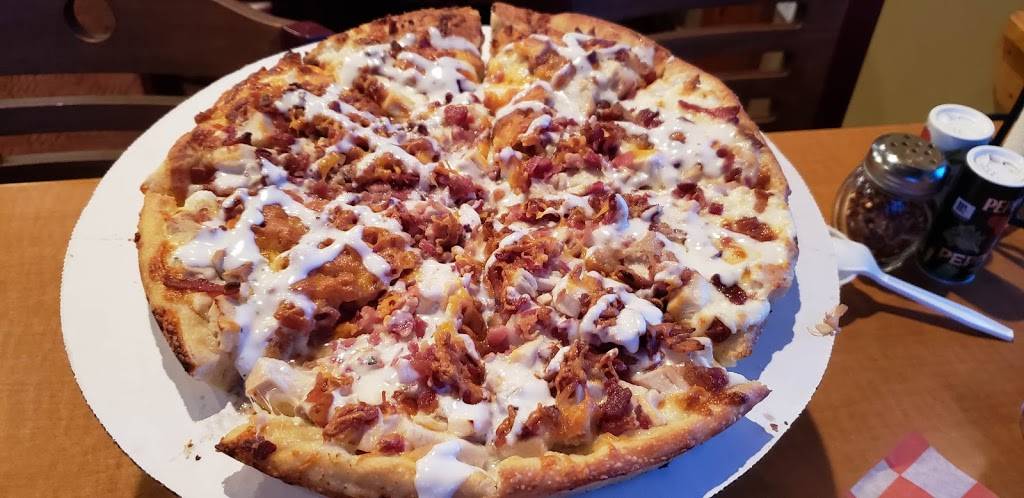 Uncle Joes Pizza | restaurant | 940 Fox, Middle Bass, OH 43446, USA | 4192852608 OR +1 419-285-2608