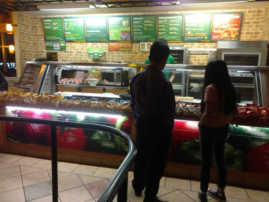 Subway Restaurants | restaurant | 2006 Drew St, Clearwater, FL 33764, USA | 7274437350 OR +1 727-443-7350