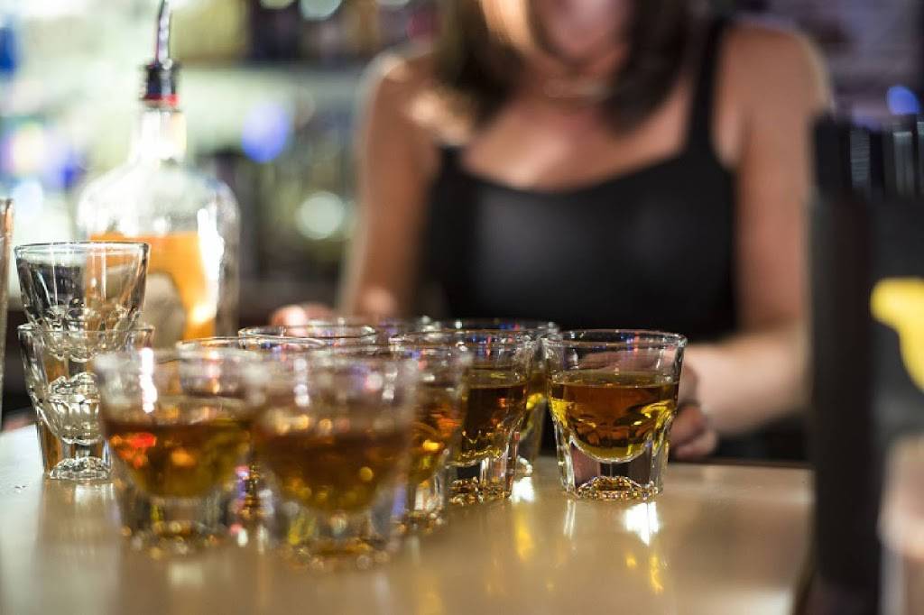 Bucket Brigade Sports Bar & Restaurant | restaurant | 8012 SE Powell Blvd, Portland, OR 97206, USA | 5037748953 OR +1 503-774-8953