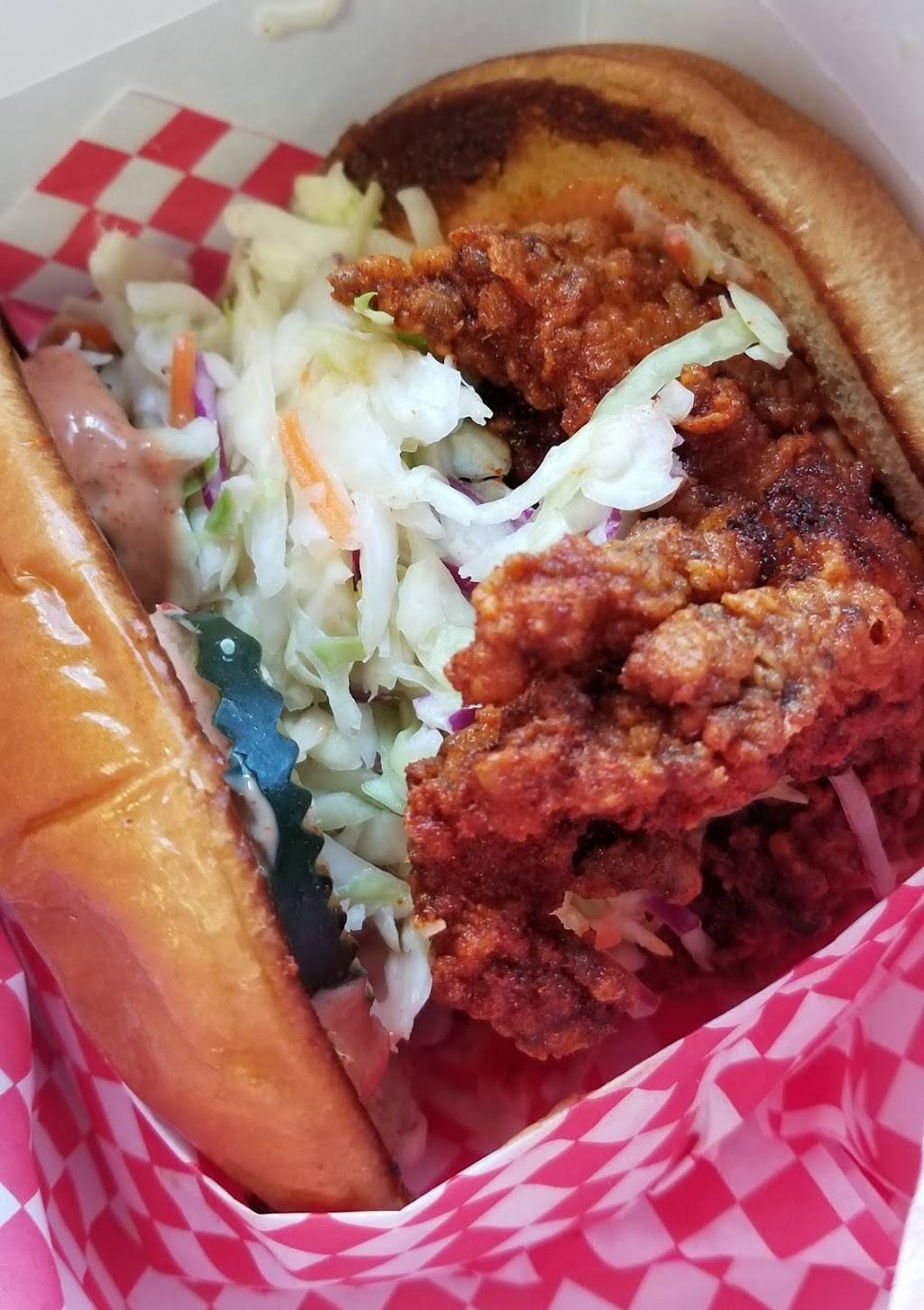 Monroes Hot Chicken | restaurant | 45 W Jefferson St, Phoenix, AZ 85003, USA | 6028727100 OR +1 602-872-7100