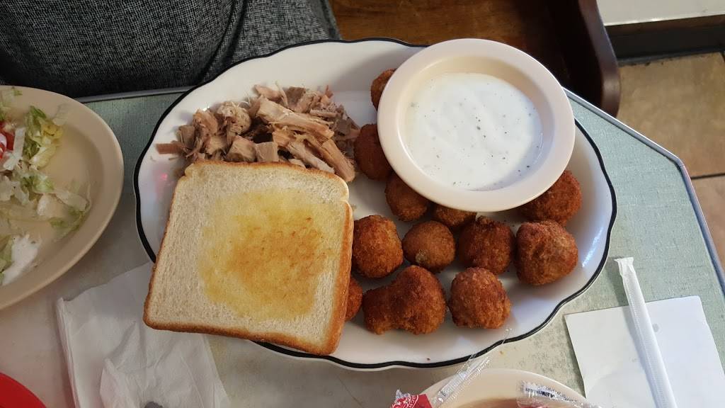 Johnnies Drive In | restaurant | 908 E Main St, Tupelo, MS 38804, USA | 6628426748 OR +1 662-842-6748