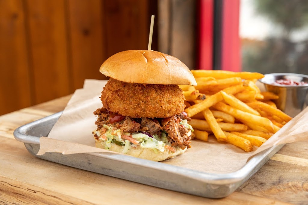 Twin Peaks | restaurant | 6401 N Andrews Ave, Fort Lauderdale, FL 33309, USA | 8888888888 OR +1 888-888-8888