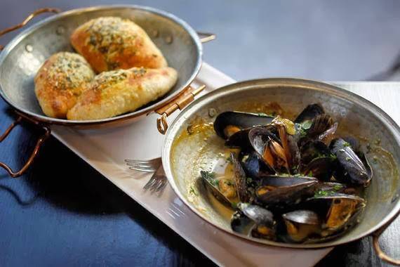 Plonk! Beer & Wine Bistro | restaurant | Behind Wells Fargo, 1214 W 43rd St #100, Houston, TX 77018, USA | 7132901070 OR +1 713-290-1070