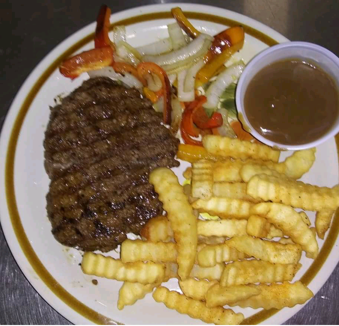 Farmhouse General Store And Cafe | restaurant | 314 Hwy 8, Calhoun City, MS 38916, USA | 6625506003 OR +1 662-550-6003