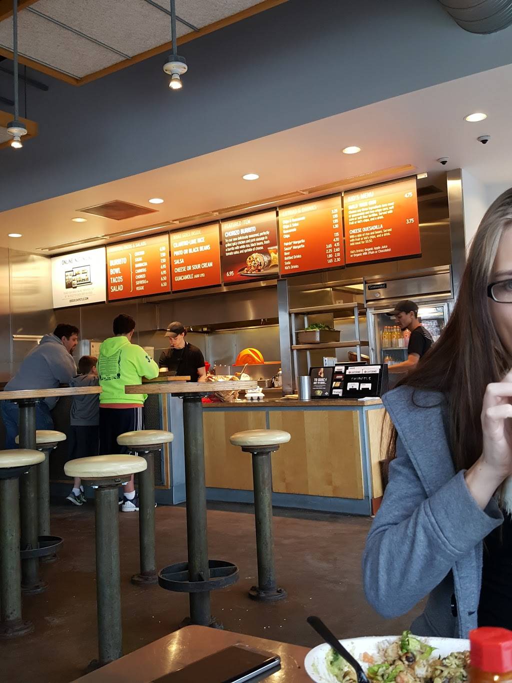 Chipotle Mexican Grill | restaurant | 17999 Bagley Rd, Middleburg Heights, OH 44130, USA | 4402435041 OR +1 440-243-5041