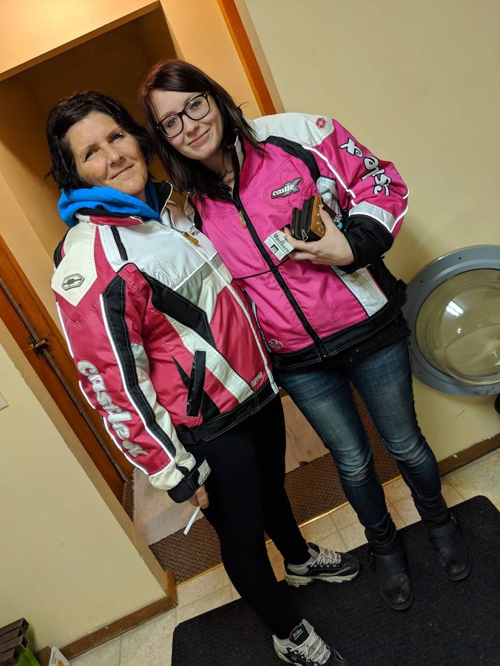 Old Mill Bar & Grill | restaurant | 301 S Main St, Minnesota Lake, MN 56068, USA | 5074629909 OR +1 507-462-9909