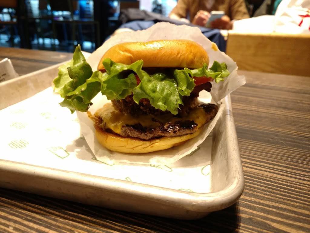 Shake Shack | restaurant | 226 Legacy Pl, Dedham, MA 02026, USA | 7814897330 OR +1 781-489-7330