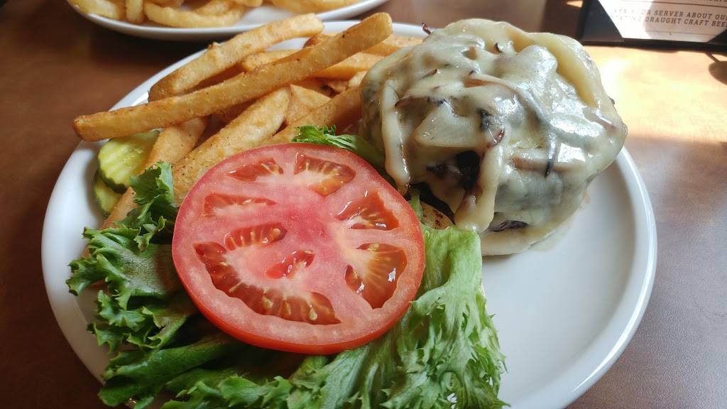Teddy Gs Pub & Grille | restaurant | 179 Main St, Sturbridge, MA 01566, USA | 5083471900 OR +1 508-347-1900