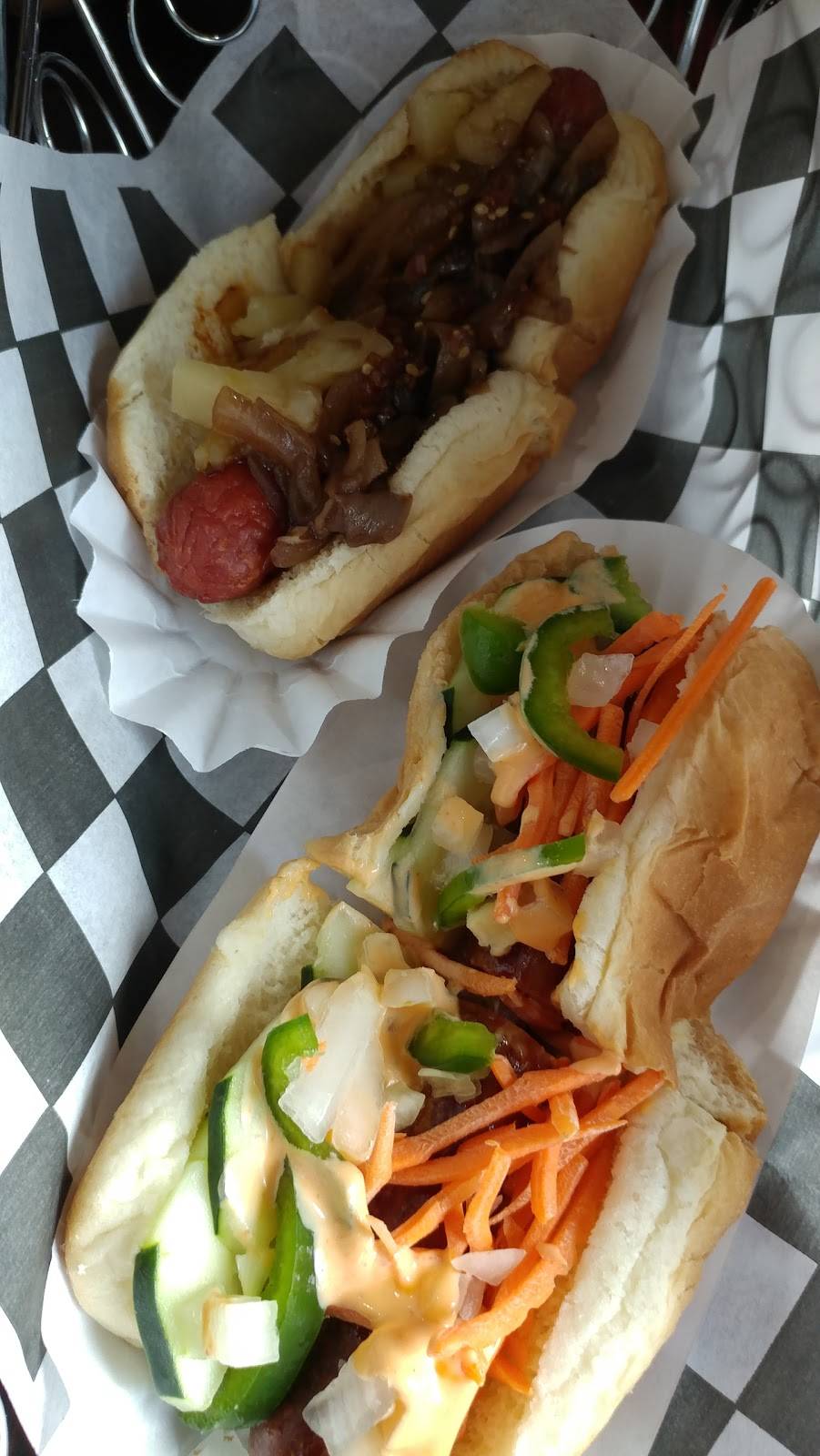 Mad Dogs Kutztown | restaurant | 100 N Constitution Blvd, Kutztown, PA 19530, USA | 4846482808 OR +1 484-648-2808