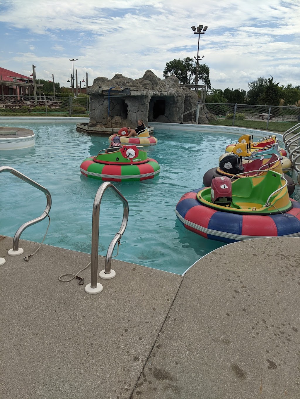 Kokomos Family Fun Center | restaurant | 5200 Kokomo Dr, Saginaw, MI 48604, USA | 9897975656 OR +1 989-797-5656