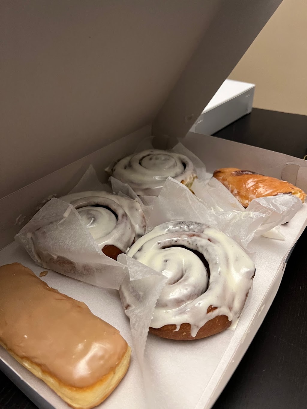 Manna Donuts | bakery | 156 W 40th St, San Bernardino, CA 92407, USA | 9098861565 OR +1 909-886-1565