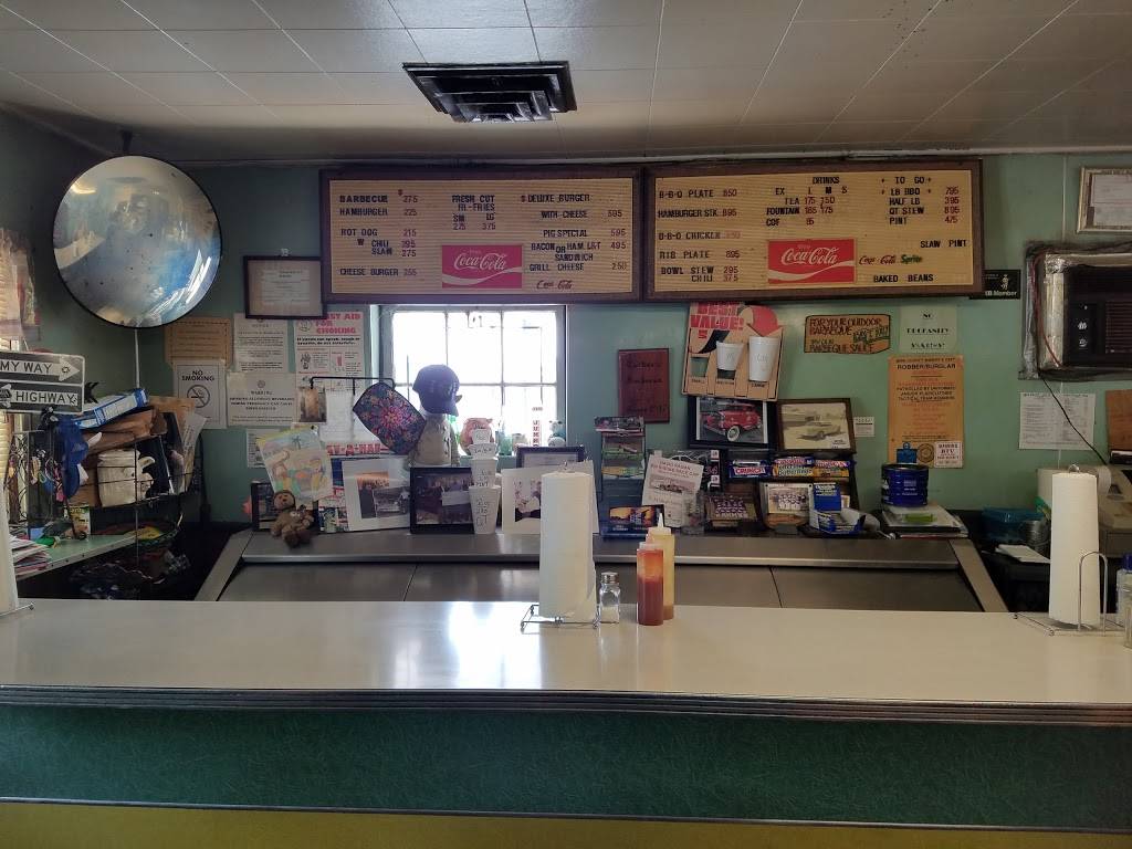 Tuckers Barbecue | restaurant | 4591 Broadway, Macon, GA 31206, USA | 4787889940 OR +1 478-788-9940