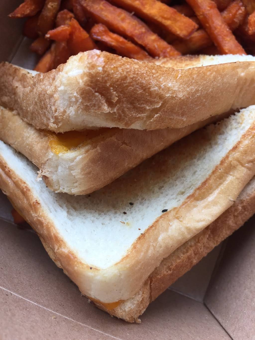 Bistro at England Hub | restaurant | 26 2000 E, Salt Lake City, UT 84113, USA | 8015851275 OR +1 801-585-1275