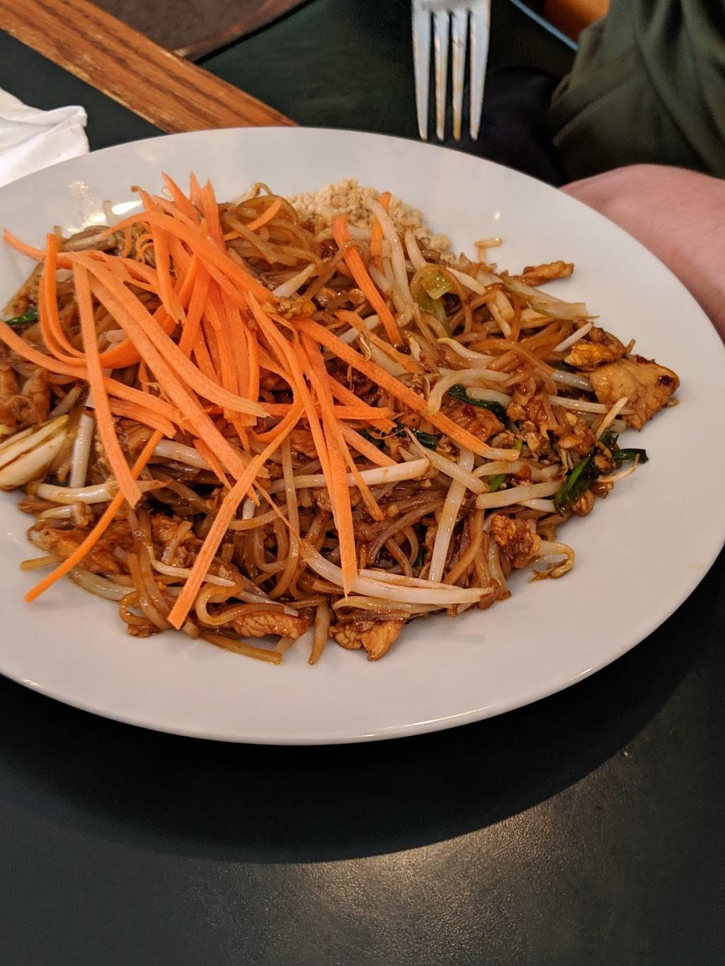 Hong Thai | restaurant | 12998 Main St, Rogers, MN 55374, USA | 7634258218 OR +1 763-425-8218