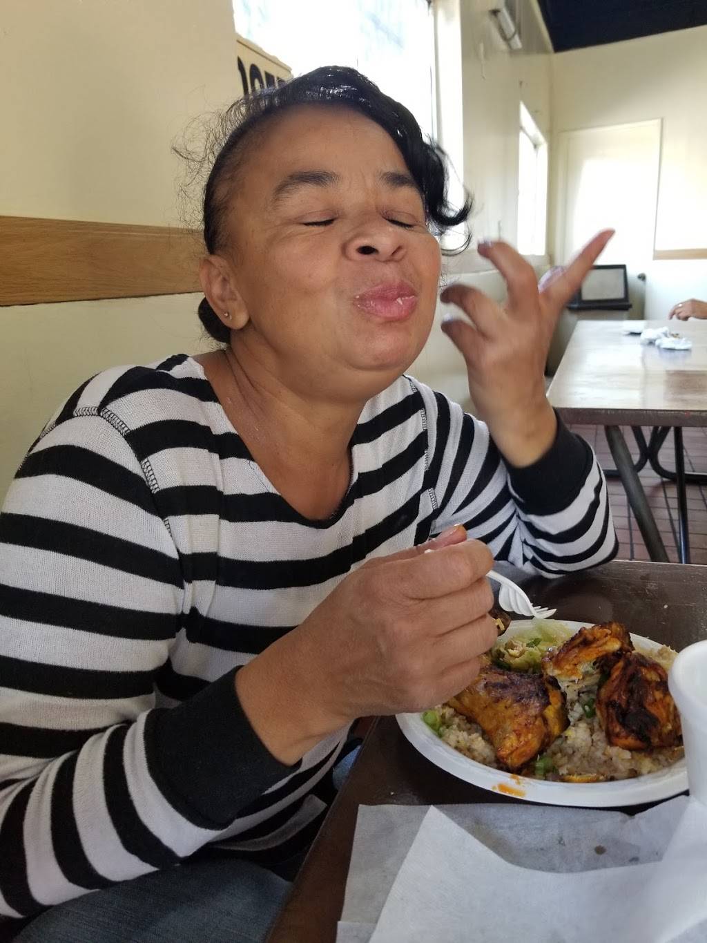 El Rincon Usuluteco | restaurant | 1880 W Adams Blvd, Los Angeles, CA 90018, USA | 3237342114 OR +1 323-734-2114