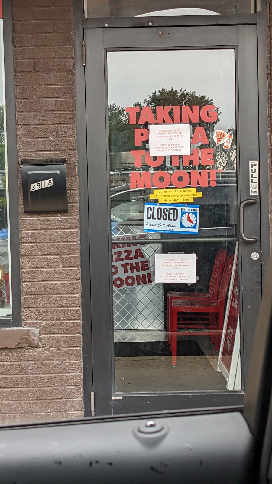 Rocket Slice Pizza | restaurant | 3918 W Touhy Ave, Lincolnwood, IL 60712, USA | 8723274992 OR +1 872-327-4992