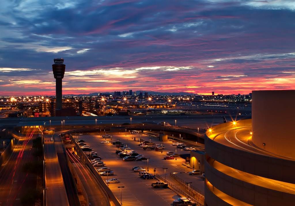 Dillys Deli | restaurant | 3400 E Sky Harbor Blvd, Phoenix, AZ 85034, USA | 6022733300 OR +1 602-273-3300