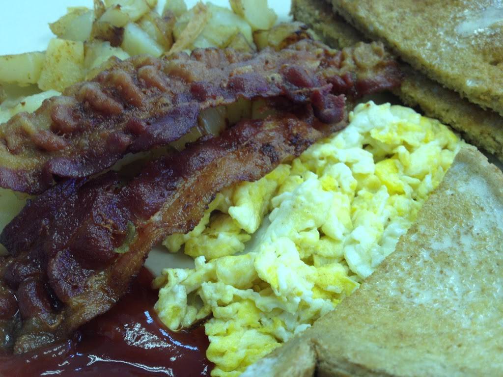 Auto Mile Diner | restaurant | 819 Portland Rd, Saco, ME 04072, USA | 2072840200 OR +1 207-284-0200