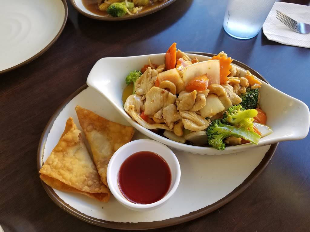 Happy Thai Restaurant | restaurant | 2081 Pacific Avenue, Long Beach, CA 90806, USA | 5625992437 OR +1 562-599-2437