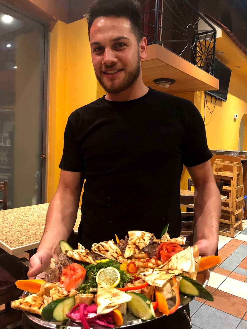 Shawarma Mangos - St Laurent | restaurant | 1020 St Laurent Blvd, Ottawa, ON K1K 4S2, Canada | 6135262526 OR +1 613-526-2526