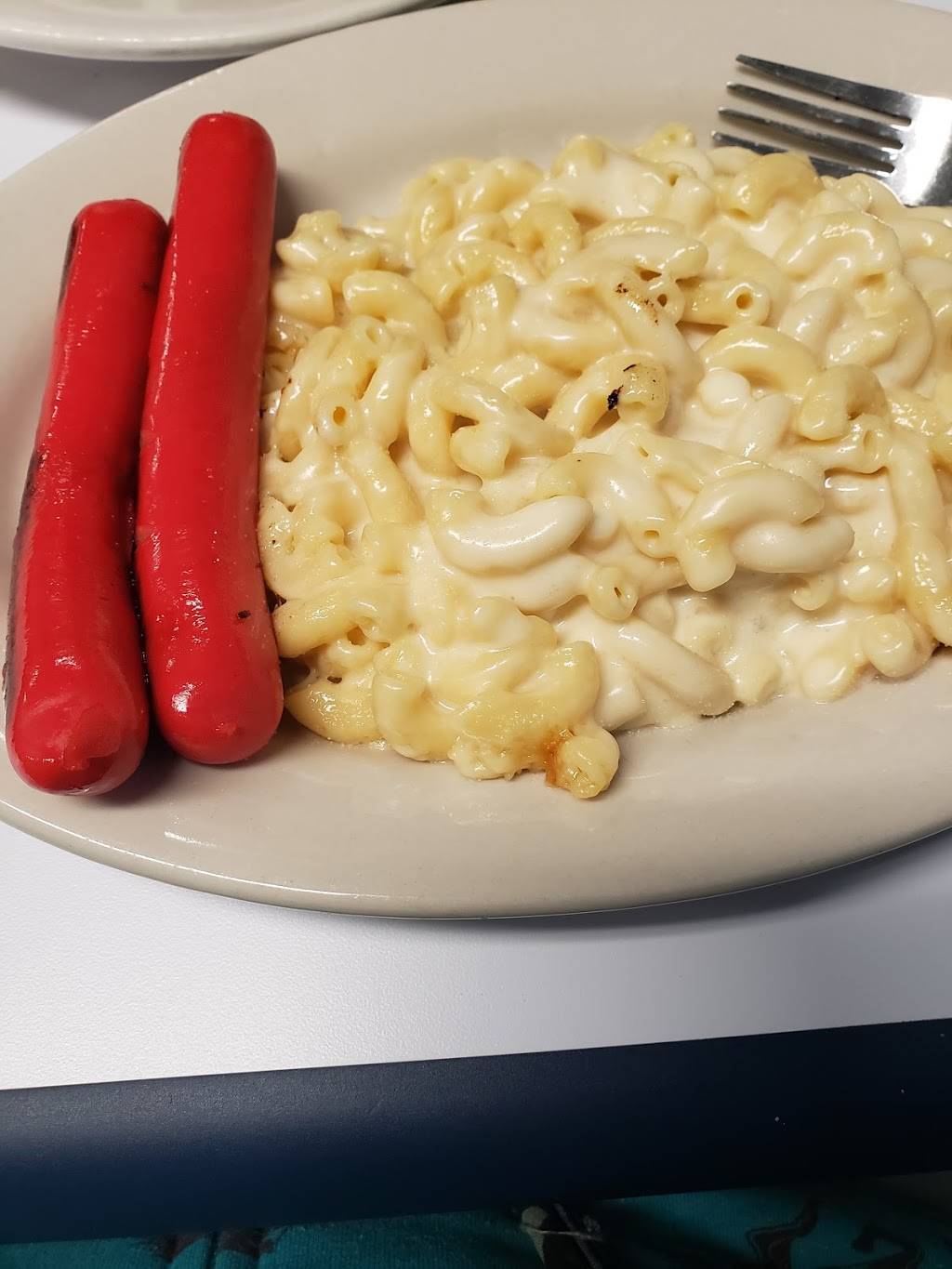 Ellis Variety and Diner | restaurant | 126 Weld St, Dixfield, ME 04224, USA | 2075628284 OR +1 207-562-8284