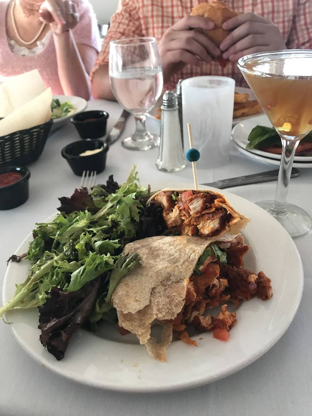 The Cove Restaurant & Marina | restaurant | 392 Davol St, Fall River, MA 02720, USA | 5086724540 OR +1 508-672-4540