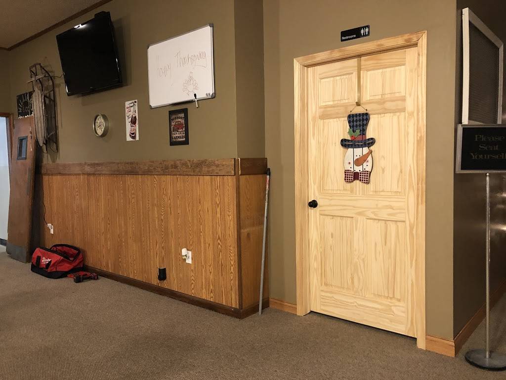 Town and Country Restaurant | restaurant | 15685 US-36, Chrisman, IL 61924, USA | 2172692000 OR +1 217-269-2000